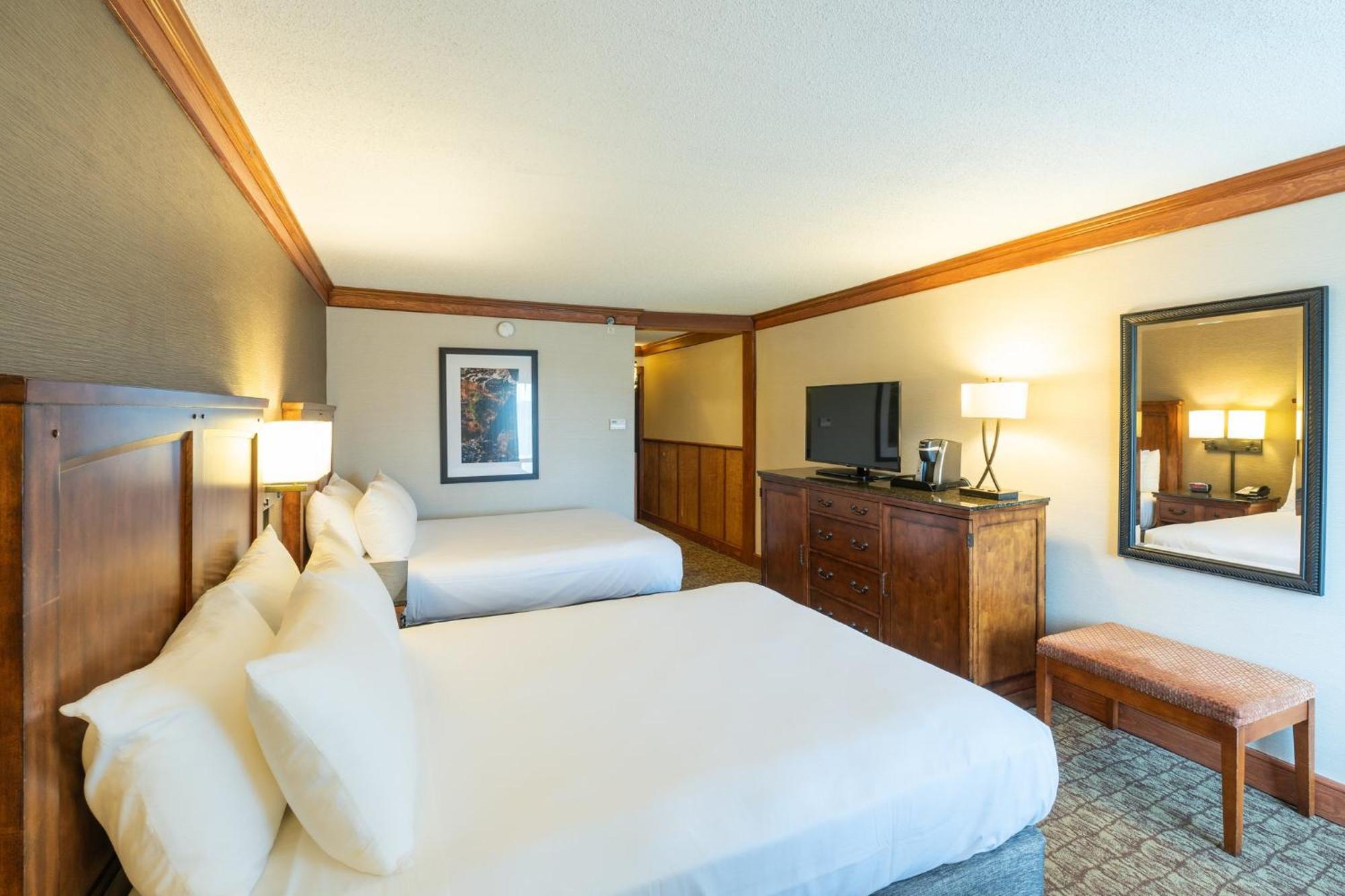 Crowne Plaza Lake Placid By Ihg Exterior photo
